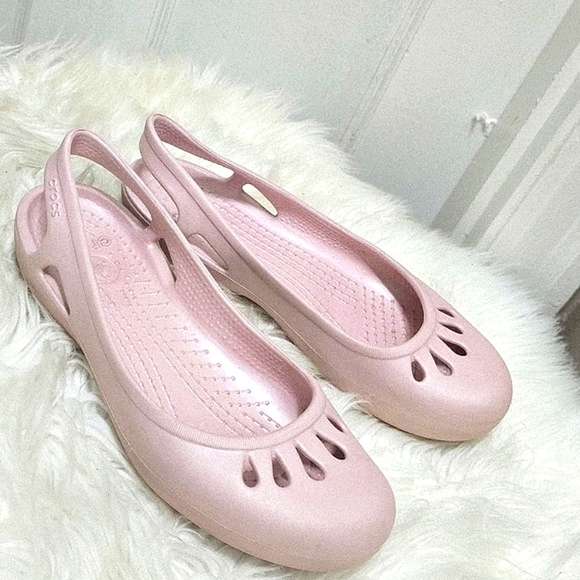 Crocs Rubber Solid Flats for Women 🌴 - Picture 1 of 6